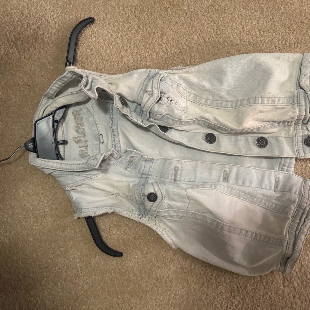 Light Denim Sleeveless Vest - Picture 2 of 3